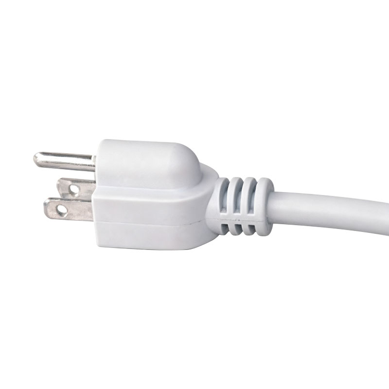 Americký standardní prodlužovací kabel s několika zásuvkami a kolébkovým spínačem